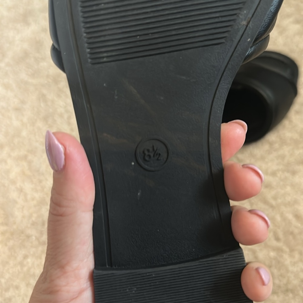 A New Day Target Slides Black with Gold detailing women’s 8.5 - Picture 4 of 5